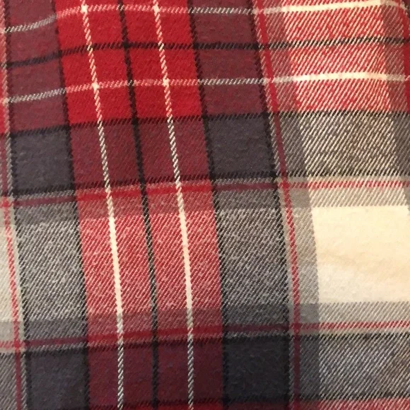 Eddie Bauer Relaxed Fit button down - Picture 3 of 8